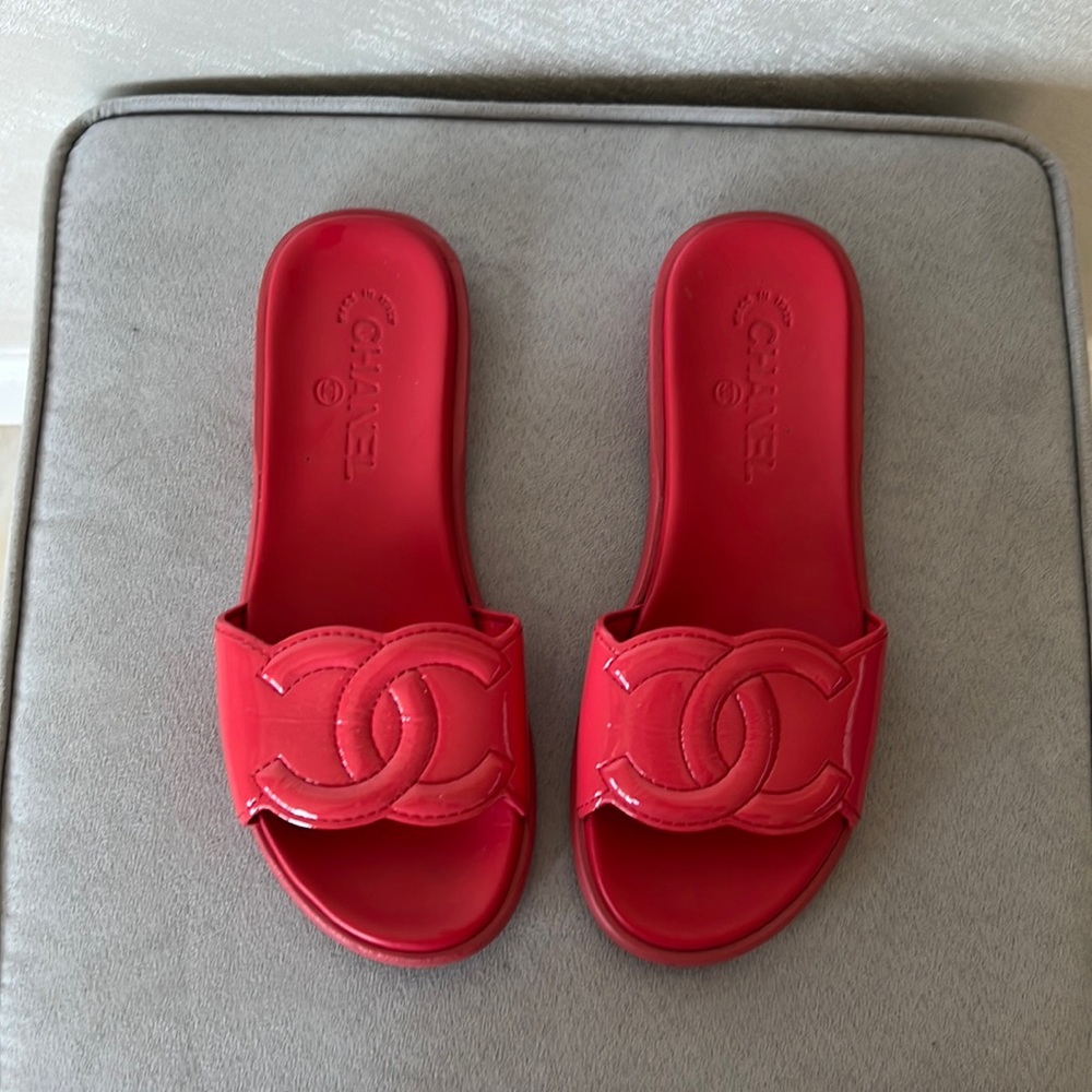 Chanel Red Patent Leather CC Slide Sandals Size 37